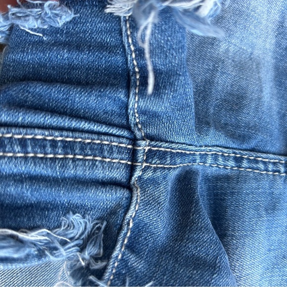 Mudd High Rise Shortie Flx Stretch embroidered floral Jean shorts. EUC. Festival - Picture 9 of 10